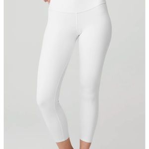 ALO High-Waist 7/8 Airbrush Yoga Pant Leggings. Size Medium White